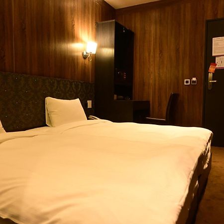 Meworld Hotel - Taipei Main Station Екстер'єр фото