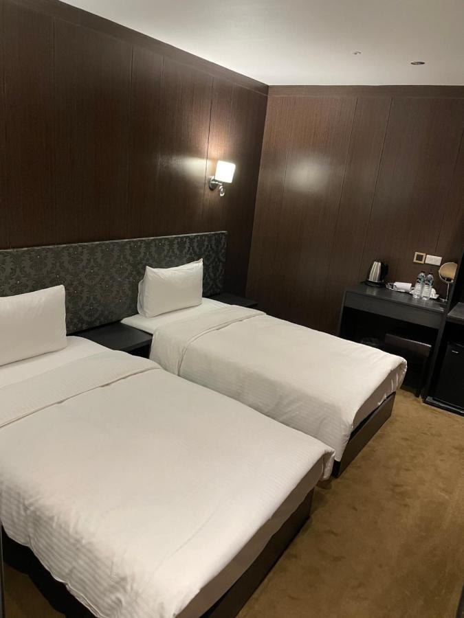 Meworld Hotel - Taipei Main Station Екстер'єр фото
