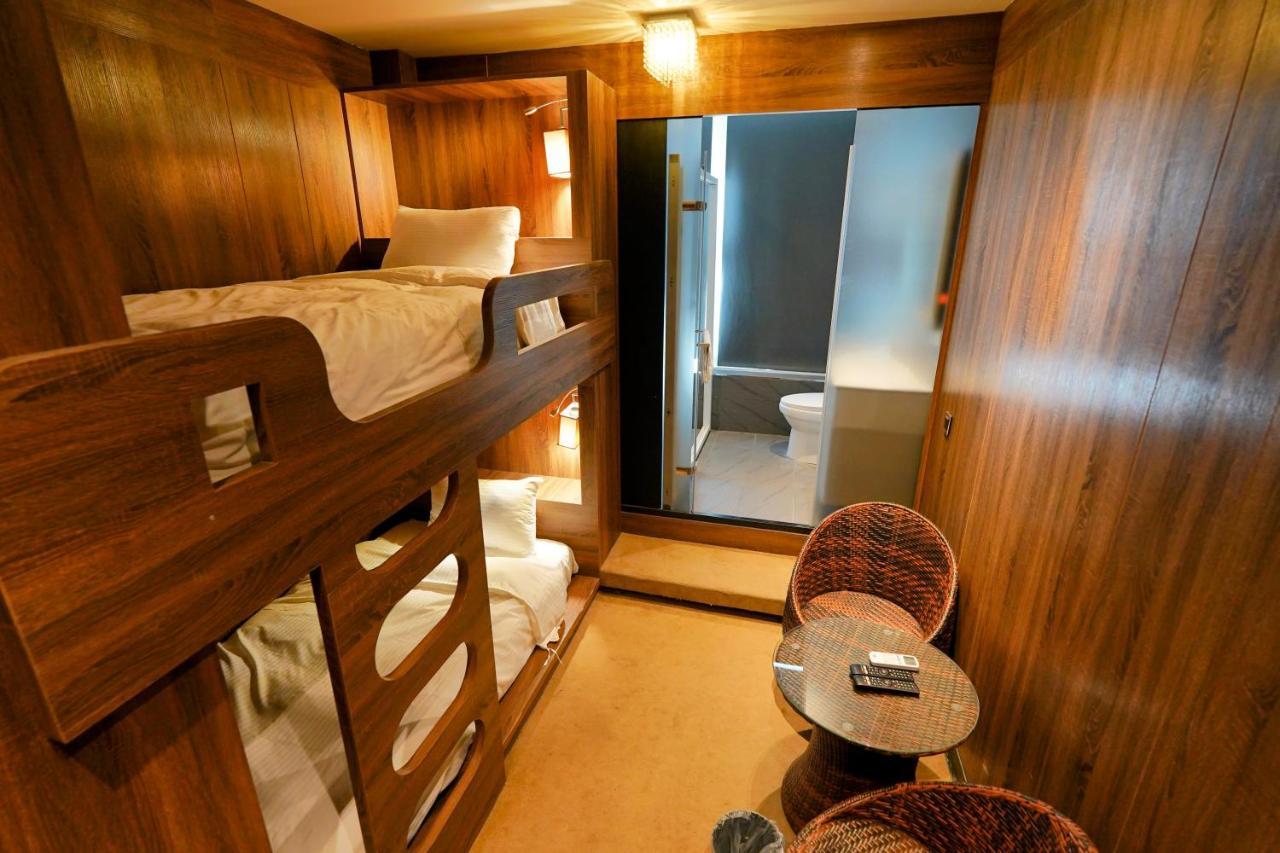 Meworld Hotel - Taipei Main Station Екстер'єр фото