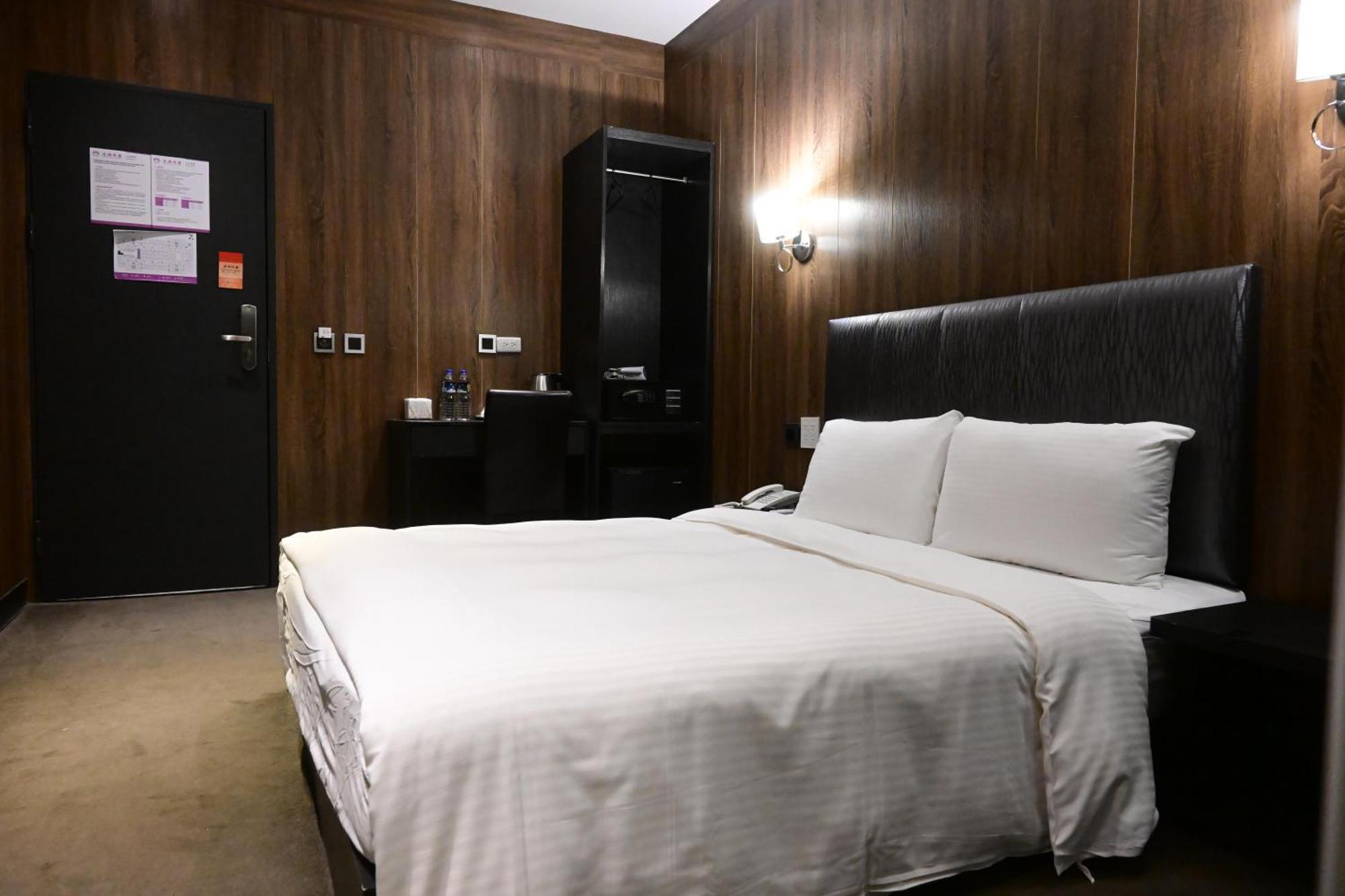 Meworld Hotel - Taipei Main Station Екстер'єр фото