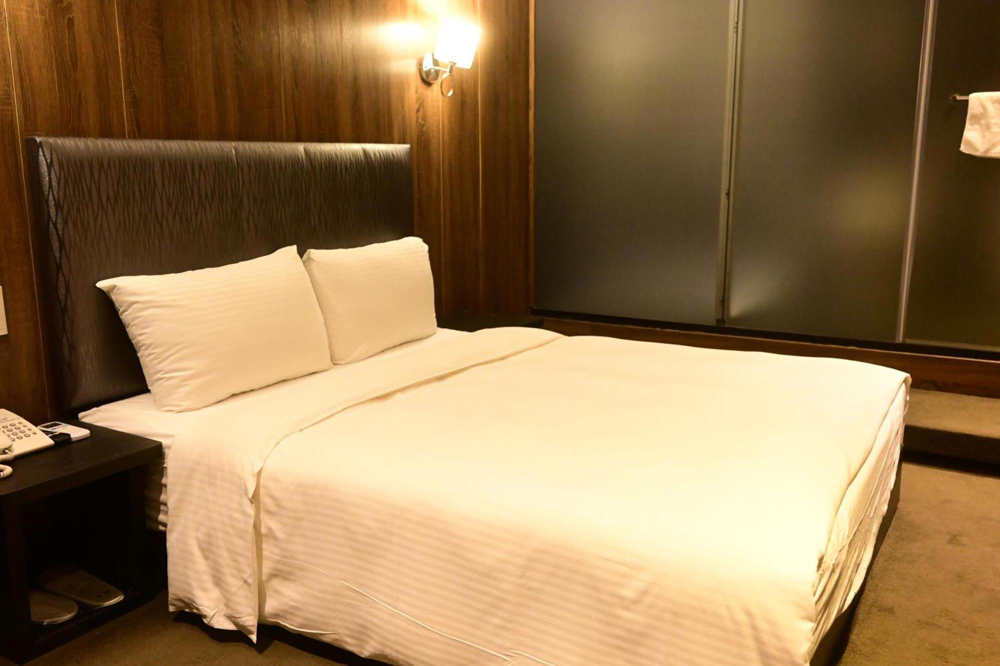 Meworld Hotel - Taipei Main Station Екстер'єр фото