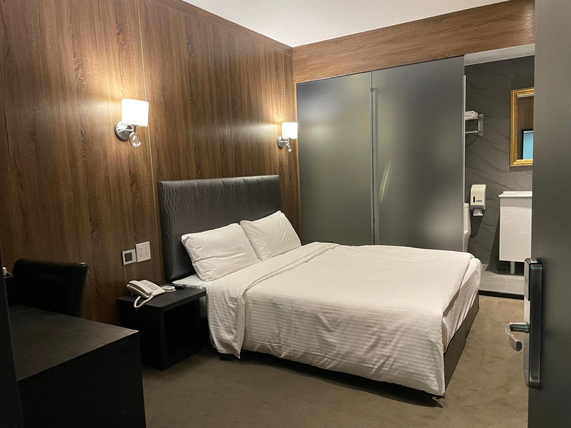 Meworld Hotel - Taipei Main Station Екстер'єр фото