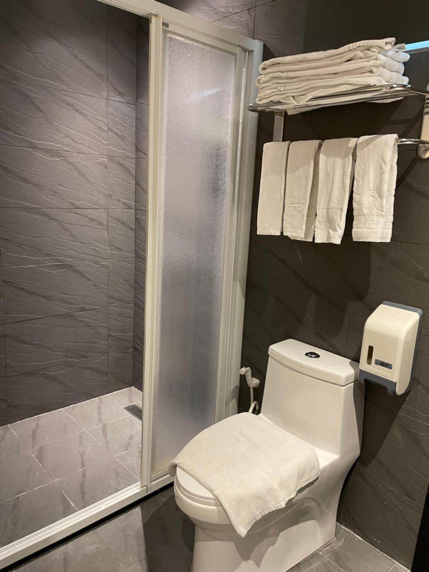 Meworld Hotel - Taipei Main Station Екстер'єр фото
